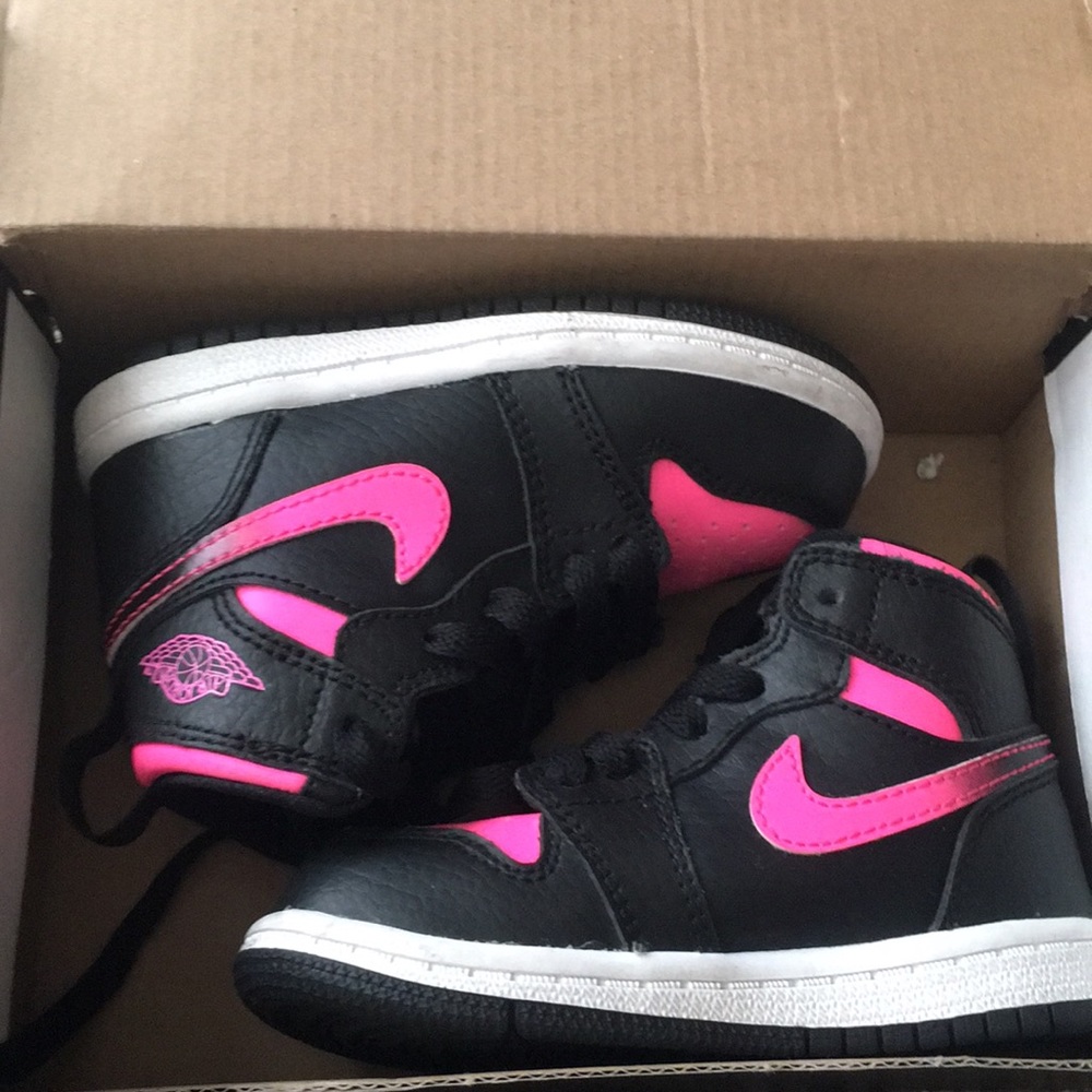 Nike toddler shoe/ Jordan’s